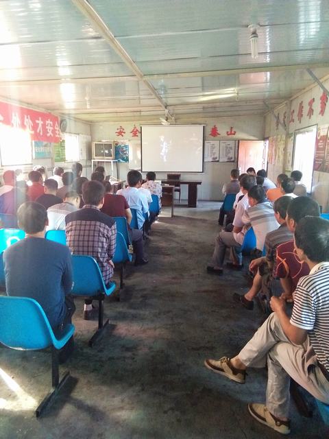 掘進公司北翼項目部定期培訓養成安全好習慣