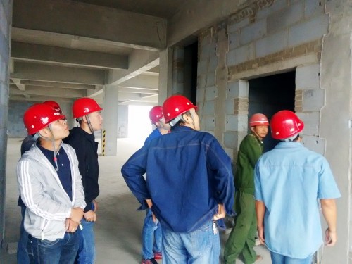 澄合分公司第十一項目部齊心協力戰秋雨