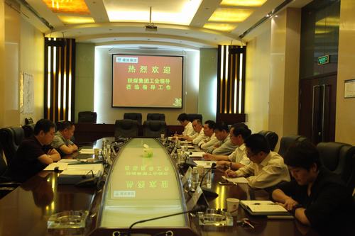 陜煤集團工會副主席、信訪穩定辦公室主任吳樹林一行蒞臨建設集團檢查指導工作