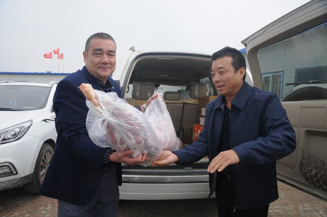 掘進公司黨政領導節日慰問一線員工