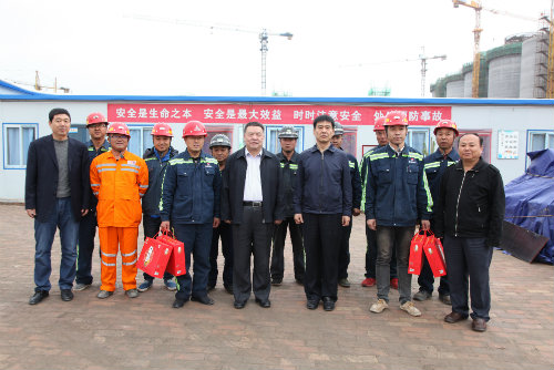 到一線,送祝福,鼓干勁