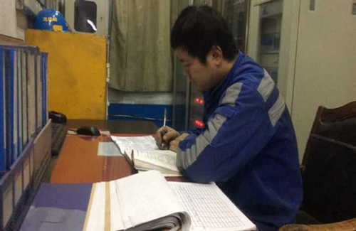 扎根毛烏素沙漠  書寫無悔人生