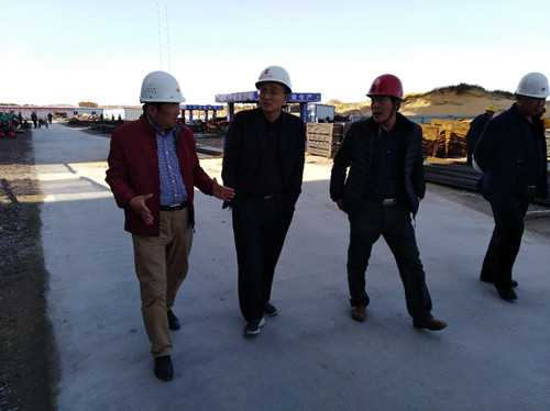 恒源集團公司黨委書記、監事長王勝勇一行蒞臨天工公司小保當選煤廠末煤倉工地考察