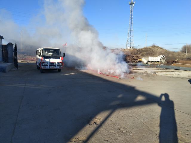 掘進公司紅柳林新人車到場暖人更暖心