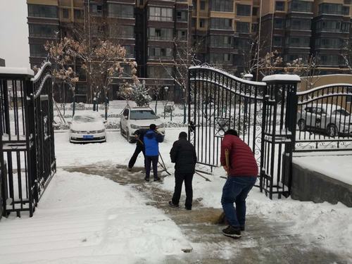 澄合分公司志愿掃雪獻愛心