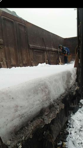 洗選煤運營公司檸條塔運營項目部鏟冰除雪攻堅戰取得勝利