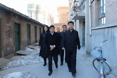 建設(shè)集團聯(lián)合黨委副書記、紀(jì)委書記、工會主席侯本英一行慰問澄合分公司困難職工