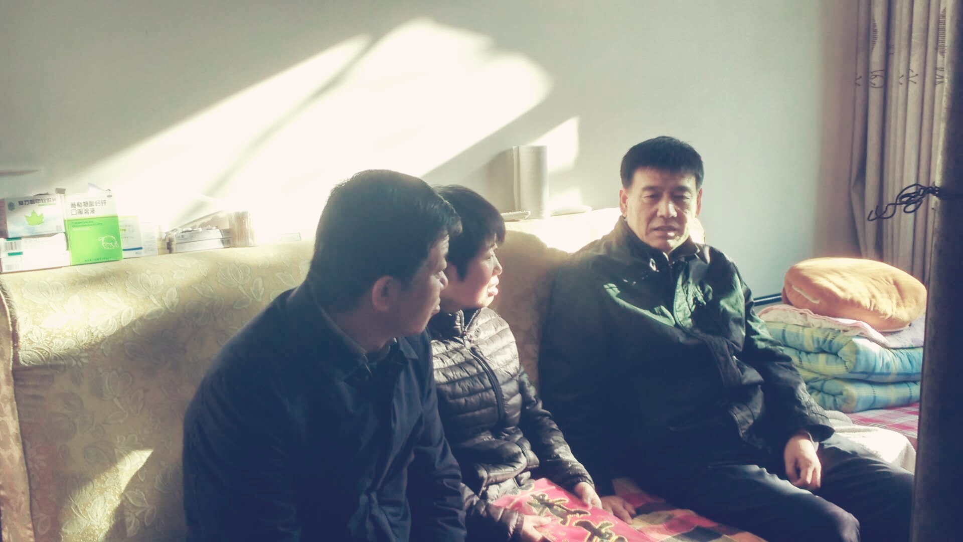 建設(shè)集團聯(lián)合黨委副書記、紀(jì)委書記、工會主席侯本英一行慰問礦建三公司困難職工