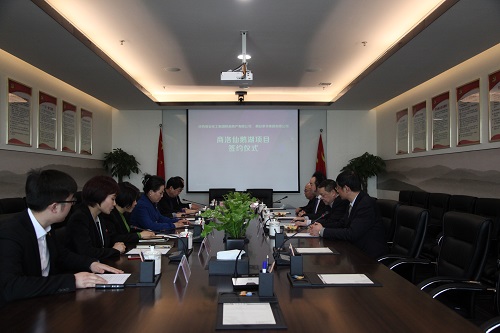 董事長寧興剛出席與西安榮華集團的簽約儀式