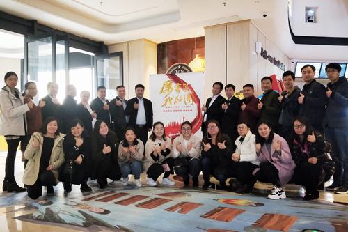 礦建二公司組團觀看《厲害了，我的國》 為祖國打CALL