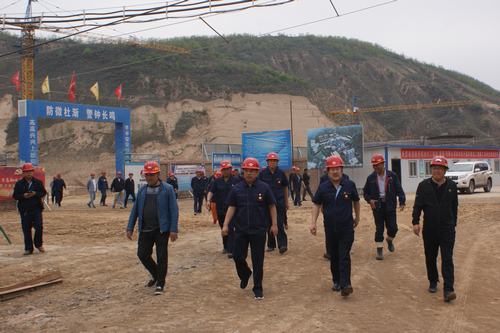 延能集團(tuán)黨委書記、董事長劉浩興一行蒞臨視察陜煤建設(shè)集團(tuán)礦建二公司車村項(xiàng)目部