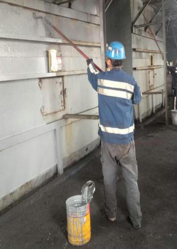 洗選煤運(yùn)營(yíng)公司紅柳林運(yùn)營(yíng)項(xiàng)目部對(duì)系統(tǒng)設(shè)備進(jìn)行除銹刷漆工作