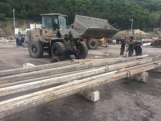 礦建三公司雙龍項目部108運輸順槽掘進臨時支護裝置調試工作順利完成