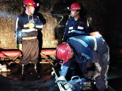 用勞動點亮幸福人生 用奮斗譜寫華麗篇章