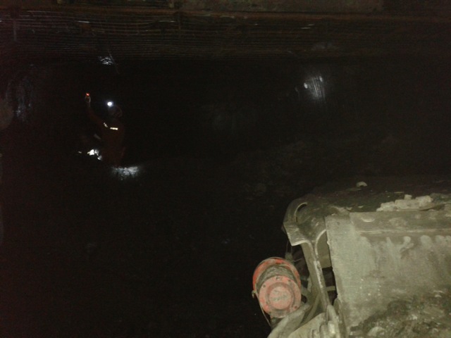 陜煤建設(shè)礦建三公司雙龍項目部106運(yùn)輸順槽順利貫通