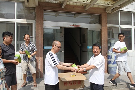 以人為本“送清涼” 真切關懷到一線