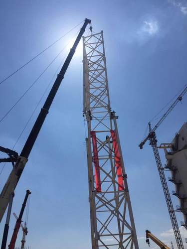 陜煤建設(shè)中煤公司:曹家灘項(xiàng)目部4#驅(qū)動(dòng)機(jī)房至塊煤倉棧橋支架吊裝作業(yè)順利完成