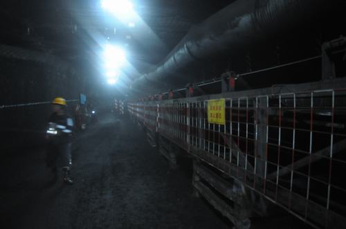 陜煤建設掘進公司:紅柳林項目部44201外撤架巷超前完成掘支任務