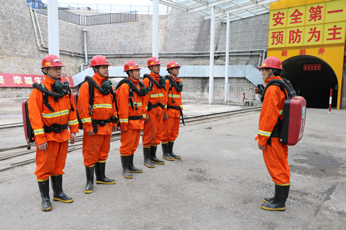 陜煤建設天工公司瑞能礦建項目部舉行瓦斯爆炸演練