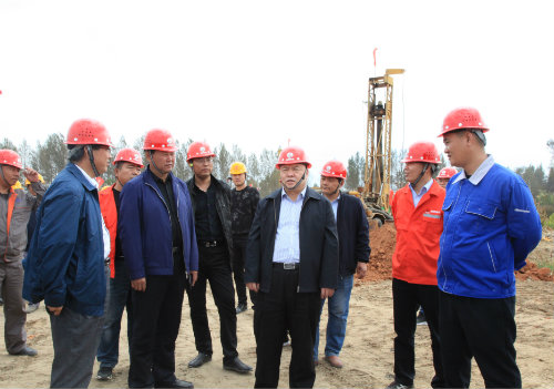 情暖“雙節”送祝福   凝心聚力鼓干勁