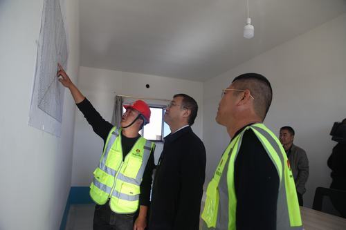 榆林化學(xué)公司執(zhí)行董事宋世杰深入銅煤公司清水工業(yè)園項(xiàng)目一線慰問指導(dǎo)工作