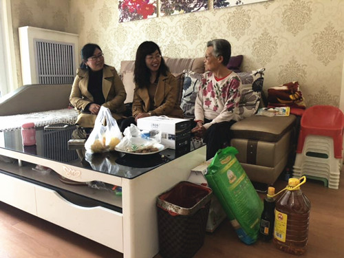 陜煤建設(shè)機(jī)電安裝公司 重陽(yáng)佳節(jié)慰問(wèn)職工家庭高齡老人