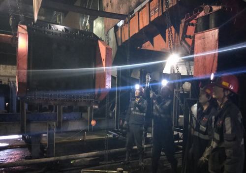 陜煤建設(shè)韓城分公司安裝第三項(xiàng)目部攻堅克難提前完成張家峁煤礦原煤倉及產(chǎn)品倉給煤機(jī)改造工程