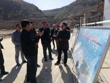 揚州市對口幫扶榆林市工作組組長、榆林市政府副秘書長孫景亮一行蒞臨陜煤建設天工公司承建的清澗北國棗業紅棗深加工項目考察指導工作