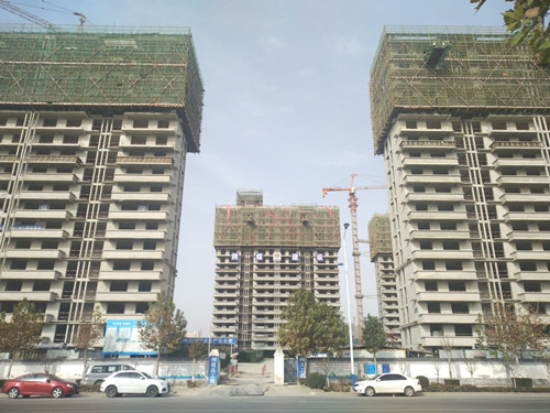 陜煤建設天工公司清源小區一期首批開工5棟樓全部封頂