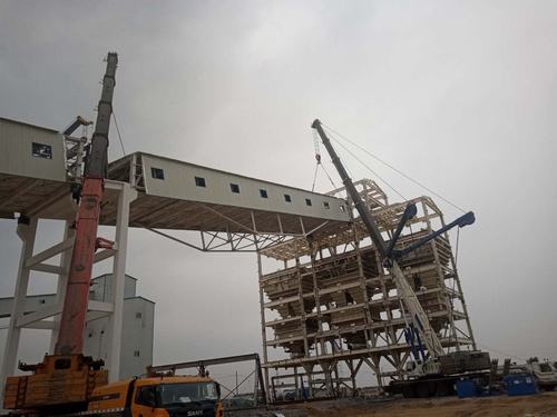 陜煤建設韓城分公司土建十項目部122T鋼桁架順利吊裝完成