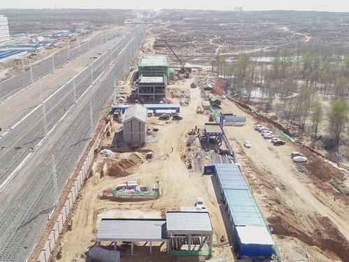 陜煤建設銅煤公司承建的靖神鐵路項目小保當車站所有單項工程封頂