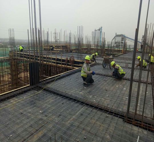 安全中求生產一順百順    隱患里強冒險一挫再挫