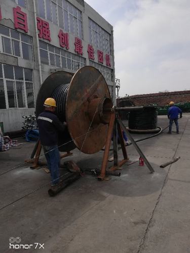 陜煤建設(shè)韓城分公司安裝第一項(xiàng)目部6盤(pán)電纜“減肥瘦身”成功順利入井施工