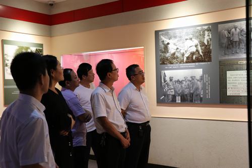 陜煤建設(shè)澄合分公司領(lǐng)導班子開展愛國主義教育過主題黨日