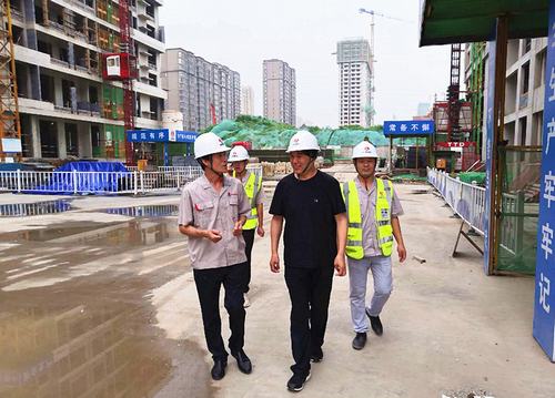 劉合理深入藍山水岸住宅項目現場檢查指導工作