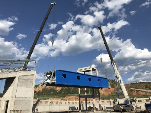 陜煤建洗選煤運營公司安裝第五項目部:棧橋鋼結構吊裝順利完成