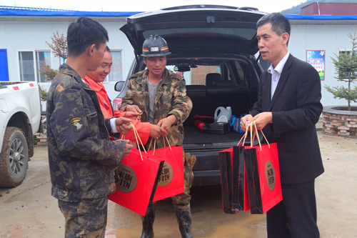 陜煤建設(shè)礦建三公司中秋節(jié)前慰問(wèn)一線職工