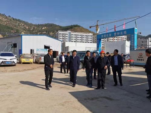 延安市副市長蒞臨陜煤建設(shè)礦建二公司車村項(xiàng)目部檢查指導(dǎo)工作