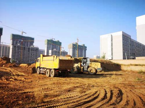 陜煤建設銅煤公司承建的靖邊縣金地華府9#-16#樓、地下車庫及商業(yè)部分工程正式開工建設