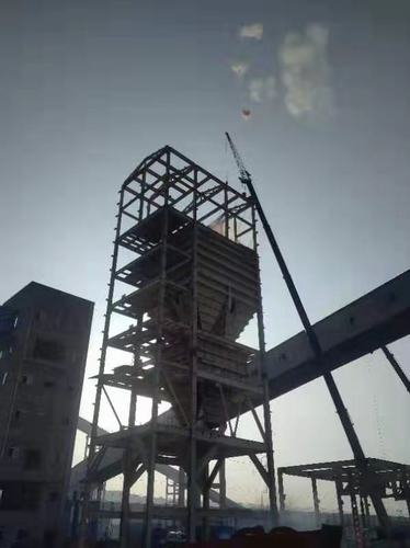 陜煤建設韓城分公司神木燕家塔煤炭物資集運公司裝車站工程順利封頂