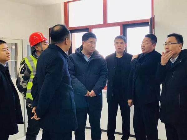 靖邊縣縣委書記劉維平一行蒞臨陜煤建設銅煤公司承建的靖邊金地華府項目調研指導工作