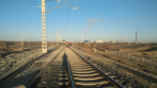 陜煤建設路橋分公司日夜鏖戰力保靖神鐵路液化廠段年底全線通車