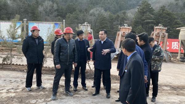 蒲白礦業公司黨委書記、董事長沈顯華一行蒞臨陜煤建設礦建二公司建莊項目部檢查指導工作