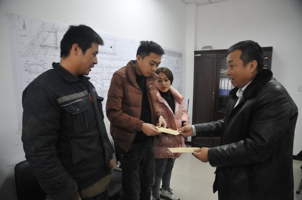 陜煤建設掘進公司：節前慰問困難員工 真情關愛暖人心