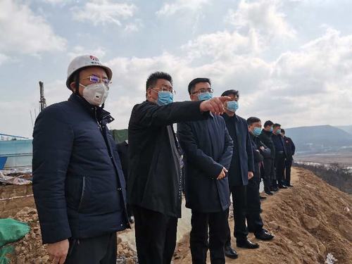 彬州市委書記鐘偉、副市長馮永勝蒞臨銀西高鐵彬州東站前廣場項目現場檢查推進復工工作