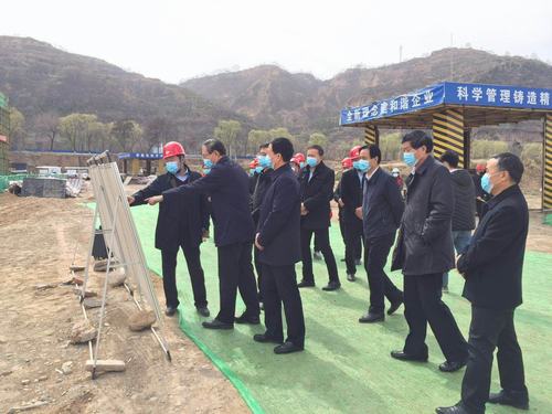 咸陽市紀委書記實地督導游客接待中心項目工程疫情防控及復工復產工作