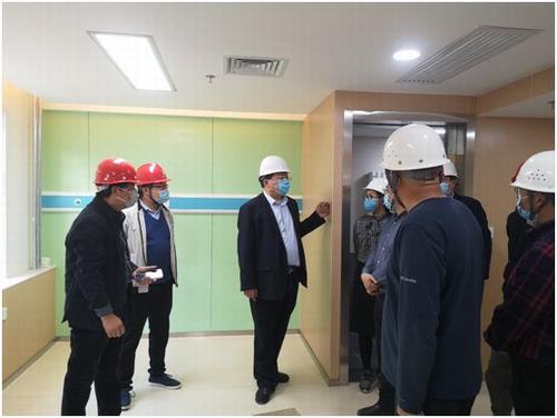 陜煤實業集團董事長楊百鎖蒞臨咸陽分公司承建的西煤機養老院項目部檢查指導工作