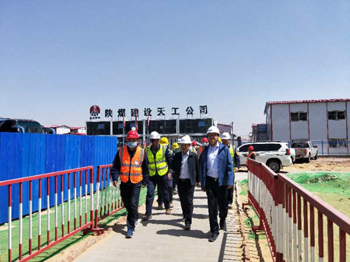 榆林化學公司董事長宋世杰蒞臨天工公司1、2#宿舍檢查指導工作