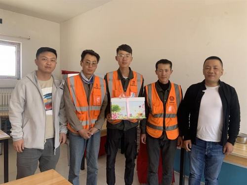 陜煤建設銅煤公司第十六項目部為職工舉辦“不負韶華時光,愛與責任同行”月度主題生日會