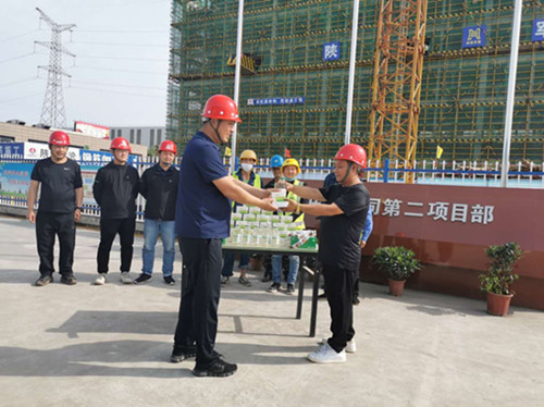 陜煤建設漢中分公司清涼慰問走心走實送心坎